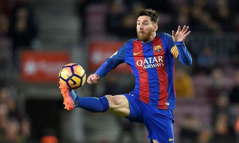 Barcelona's Lionel Messi controls the ball during the Spanish league match against Sporting Gijon on March 1, 2017