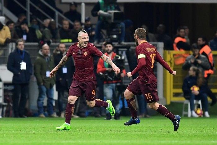 AS Roma's midfielder Radja Nainggolan celebrates after scoring a goal on February 26, 2017
