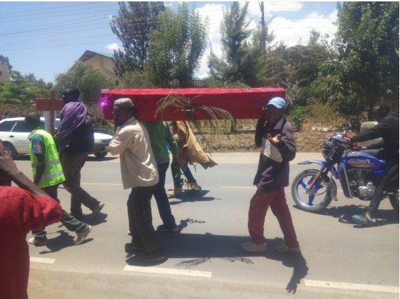 Matatu operators lead mock burial of Laikipia Woman Rep Catherine Waruguru (Twitter)