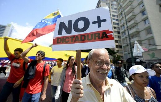 Venezuelan opposition activists shout slogans during a protest against the government of President Nicolas Maduro on April 6, 2017 in Caracas