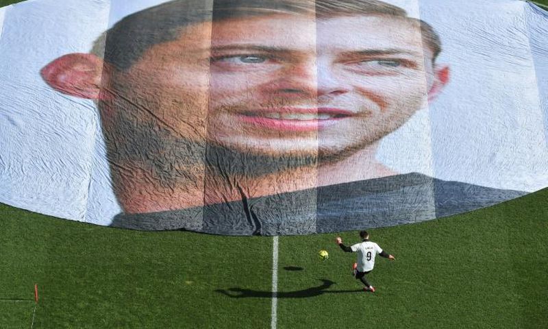 Nantes gave a final rousing send off to Sala with a series of moving gestures in their Ligue 1 match against Nimes