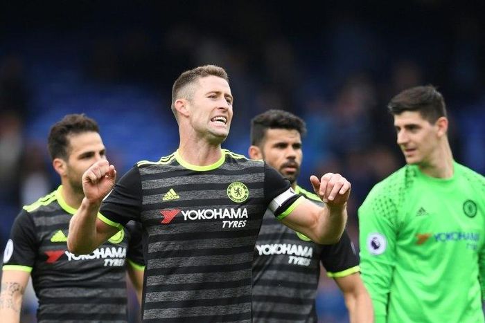 Chelsea's Gary Cahill (2nd L) celebrates with teammates their English Premier League victory against Everton, at Goodison Park in Liverpool, on April 30, 2017