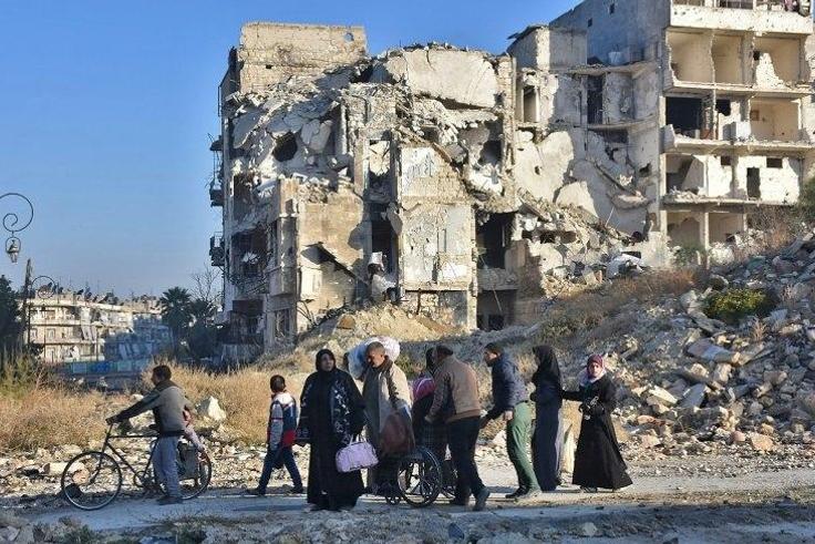 Syrian residents fleeing the violence in the eastern rebel-held parts of Aleppo evacuate from their neighbourhoods through the Bab al-Hadid district after it was seized by the government forces, on December 7, 2016