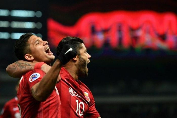 Shanghai SIPG forward Hulk (right) and teammate Elkeson celebrate a goal during their AFC Asian Champions League match against Urawa Red Diamonds in Shanghai on March 15, 2017