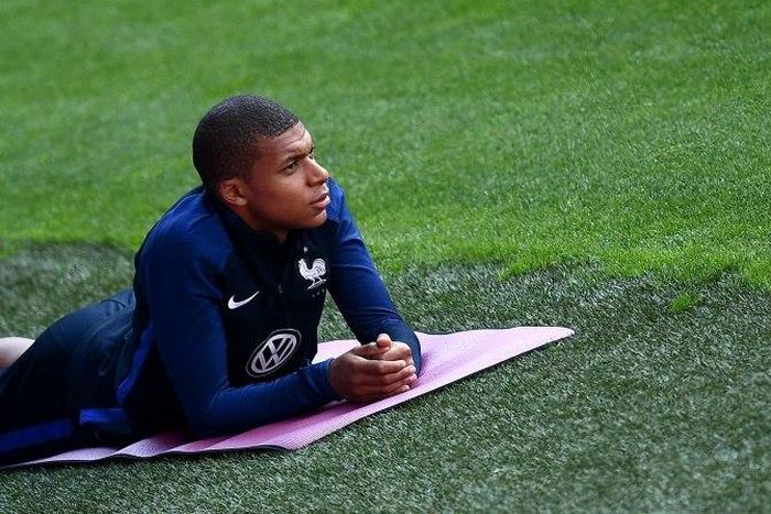 France's forward Kylian Mbappe (R) rests during a training session at the Roazhon Park stadium in Rennes, on June 1, 2017