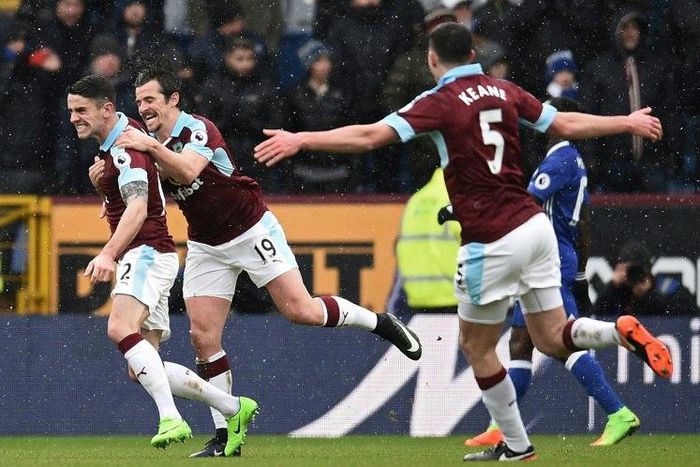 Burnley's midfielder Robbie Brady (L) celebrates with teammates after scoring against Chelsea at Turf Moor in Burnley, north west England on February 12, 2017
