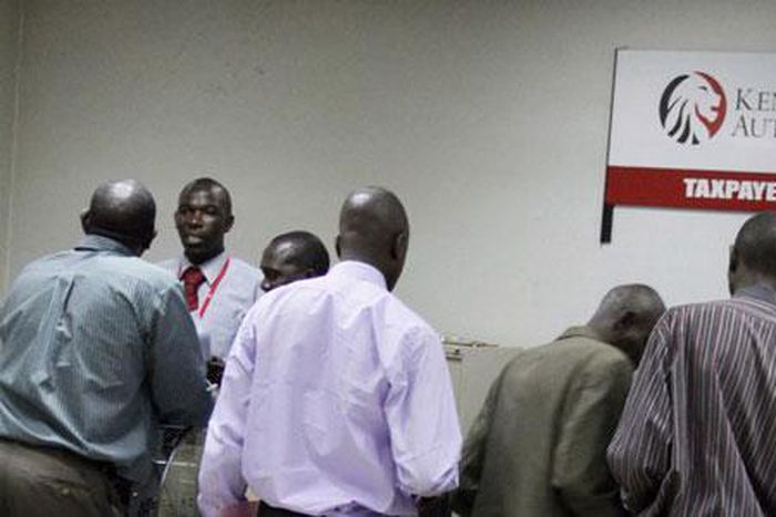 Taxpayers at a KRA help centre (Twitter)