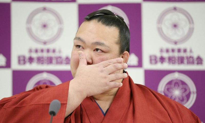 Kisenosato, the first Japanese-born wrestler to reach the heights of yokozuna since 1998, decided to throw in the towel after three straight losses in the New Year "basho" or tournament