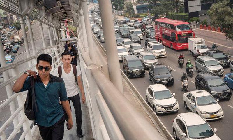Driving to work is easy Walking, not so much