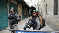 Israeli security forces stand guard in Jerusalem's Old City following a stabbing attack on April 1, 2017