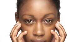 Puffy eyes appears like you look sleepy/tired which shows off an overall dull appearance and usually ruin any desired makeup looks.
