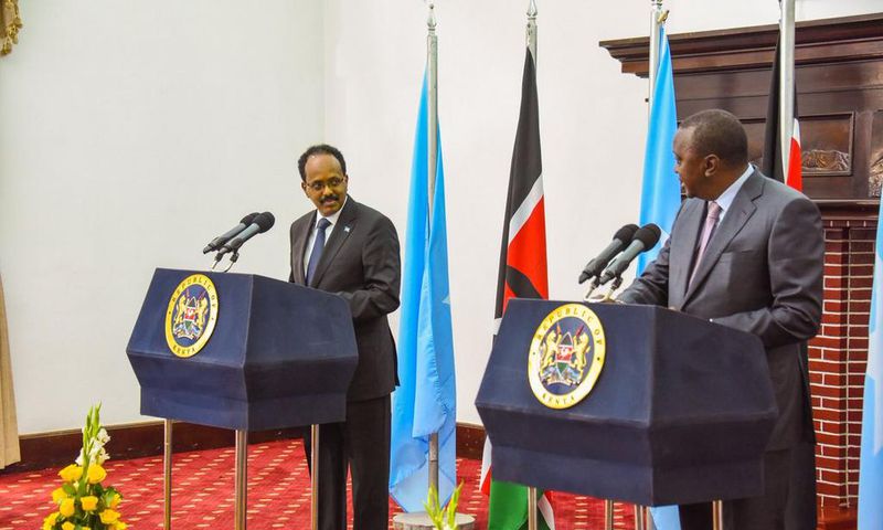 File image of President Uhuru Kenyatta (R) with his Somalia counterpart Mohamed Farmaajo (L) during a joint press conference in State House Nairobi