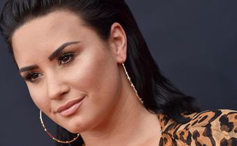 Demi Lovato Posted A Makeup-Free Photo With A Zit
