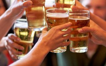 10 good, healthy reasons to drink a little alcohol