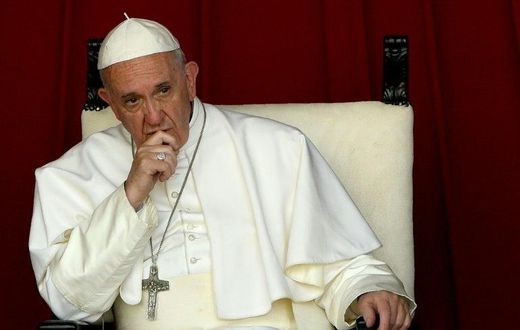 Reprising his theme of "world war in parts", Pope Francis said that these were "concentrated at points that were already hot. In Korea, today, it seems that things are becoming too heated"