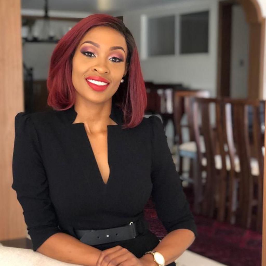 How to rock burgundy hair in 2019 (Instagram fashionablestepmum)