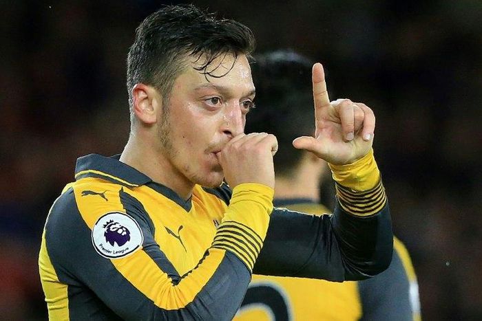Arsenal's midfielder Mesut Ozil celebrates scoring his team's second goal against Middlesbrough on April 17, 2017