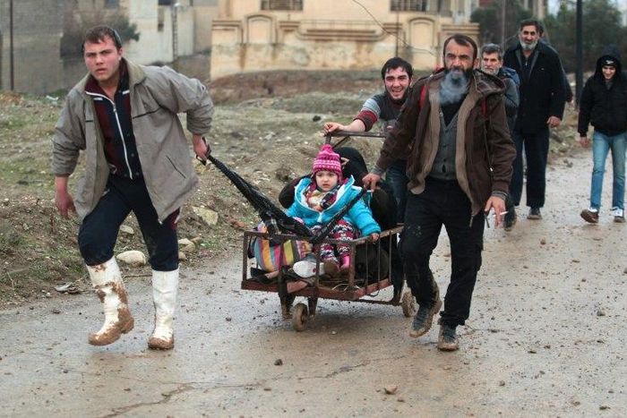 Iraqi families flee an area near Mosul controlled by Islamic State group on January 22, 2017