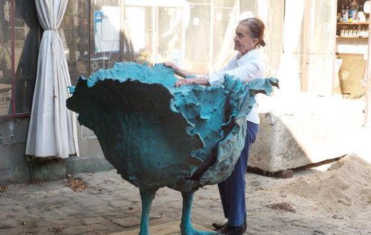 Claude Lalanne, whimsical French sculptor, is dead at 93