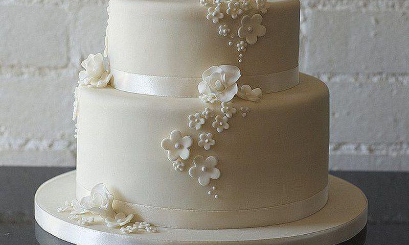 Two tier wedding cake (Courtesy)