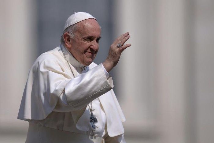 Pope Francis greets the crowd during a weekly general audience at St Peter's square on April 5, 2017 in Vatican
