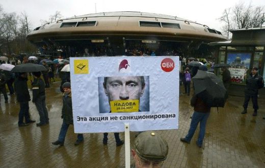 Demonstrators gathered in Saint Petersburg on Sunday to protest Vladimir Putin's expected candidacy in 2018 elections
