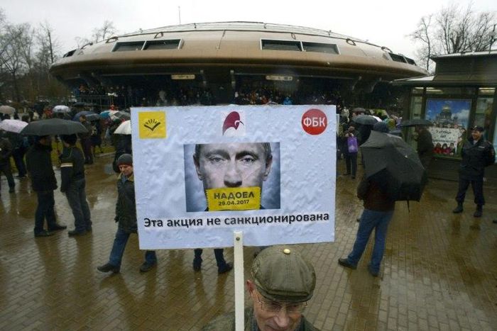 Demonstrators gathered in Saint Petersburg on Sunday to protest Vladimir Putin's expected candidacy in 2018 elections