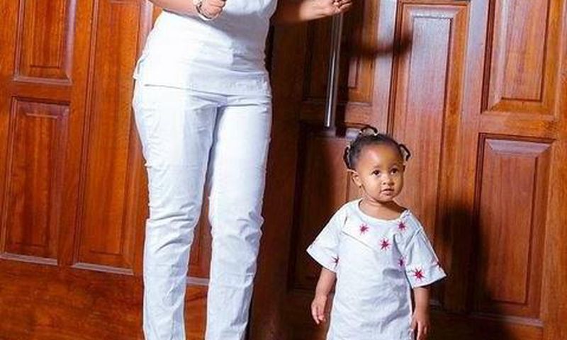 Ladasha and her mum Size 8