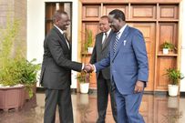 DP Ruto shakes hands with former PM Raila Odinga at his official Karen residence after the March 9 handshake in 2018 (Twitter)