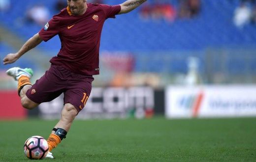 Club legend Francesco Totti warns rivals Lazio that Roma wants to destroy them in their upcoming derby