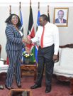 Handshake between President Uhuru Kenyatta and Malindi MP Aisha Jumwa