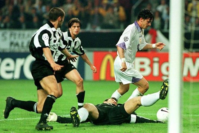 Real Madrid's Predrag Mijatovic (right) dribbles around Juventus goalie Angelo Peruzzi as he scores the winning goal in their 1998 Champions League final in Amsterdam