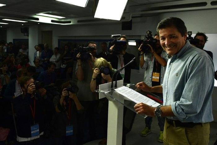President of the Management Committee of the Spanish Socialist Party (PSOE) Javier Fernandez gives a press conference in Madrid, on October 23, 2016