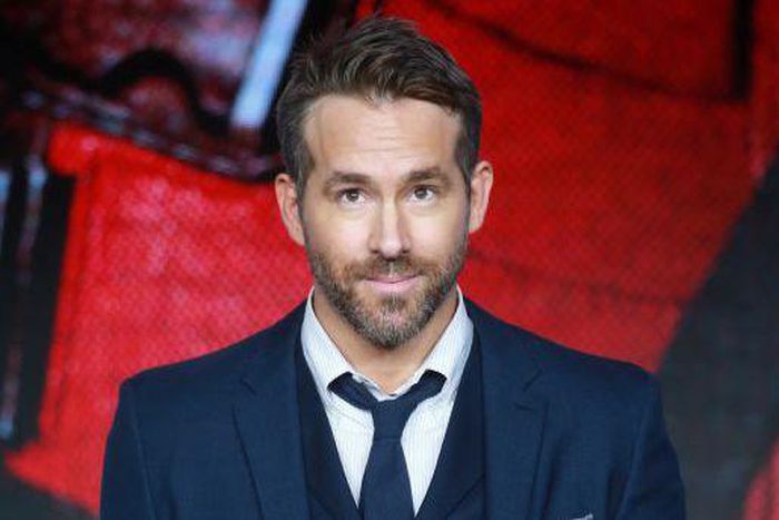 This Is How Ryan Reynolds Puts On Cologne