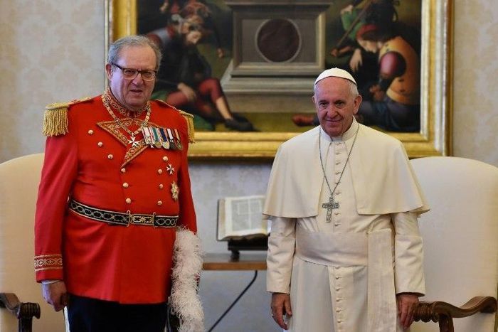 Pope Francis (R) and Grand Master Matthew Festing during a 2016 meeting at the Vatican
