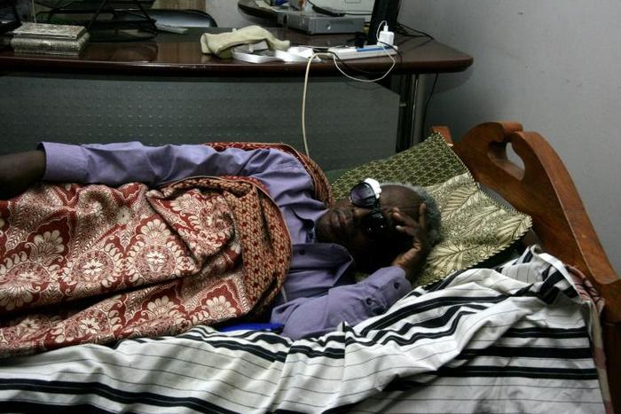 Osman Mirghani, editor of Al-Tayar, pictured in 2014 after being severely beaten in a raid on the newspaper offices