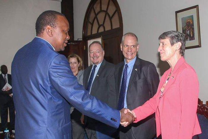 President Uhuru Kenyatta with fomer U.S. Ambassador to Kenya Robert Godec
