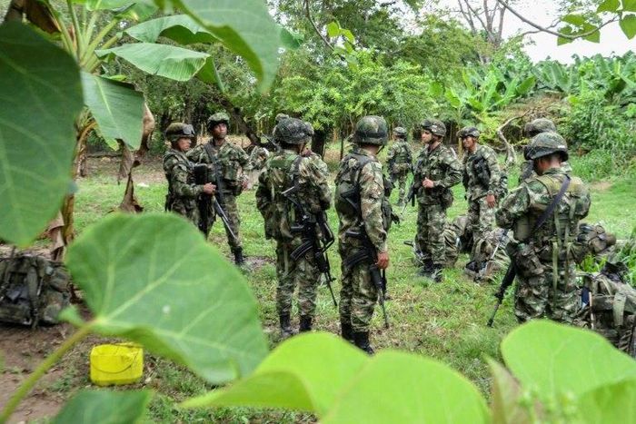 Colombian soldiers arrive at the site where Venezuelan soldiers would have installed a camp in Colombian territory, in Arauquita, department of Arauca, Colombia, on March 23, 2017