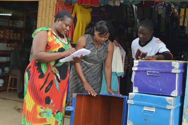 A parent purchasing a box for a Form 1 student (Twitter)