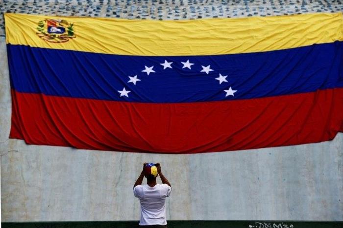 Mercosur member countries Argentina, Brazil, Paraguay and Uruguay have informed Venezuela that its rights as a member "are suspended" since it has failed to incorporate key Mercosur accords into its national law