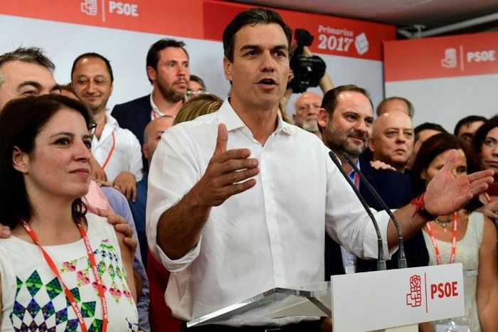 Candidate for the Secretary-General of the Spanish Socialist Workers' Party (PSOE), Pedro Sanchez (C), speaks at the party headquarters in Madrid on May 21, 2017 after winning the race for the party's leadership
