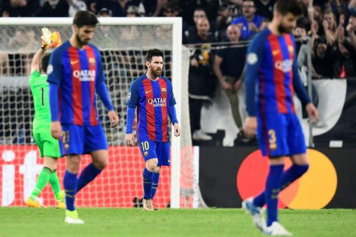 Barcelona's Lionel Messi (C) and teammates look dejected at the end of their UEFA Champions League match against Juventus, at the Juventus stadium in Turin, on April 11, 2017