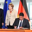 Tensions over trade are mounting between Berlin and Beijing in advance of a visit, during which Sigmar Gabriel (R) is due to meet with Premier Li Keqiang