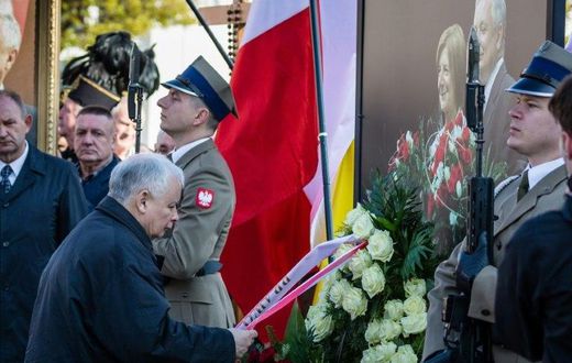 Jaroslaw Kaczynski -- the leader of the ruling Law and Justice party (PiS) -- lays a wreath to mark the seventh anniversary of the presidential plane crash in Smolensk, during a ceremony in Warsaw, on April 10, 2017