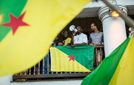Representatives of the collective "500 freres" announce to a cheering crowd the signing of an agreement with the government in Cayenne, French Guiana on April 21, 2017