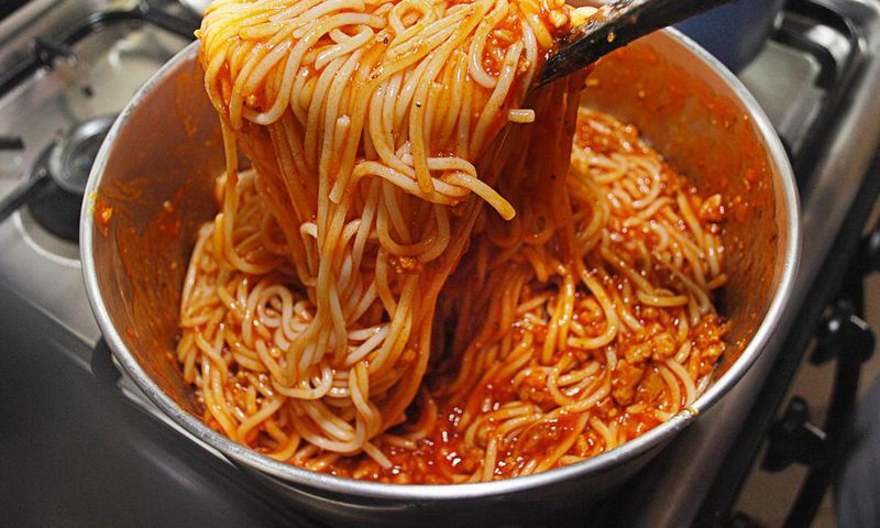 Making pasta(wikiHow)