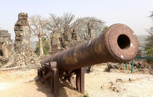 The descendants of slaves are urging action to preserve historial sites on Gambia's Kunta Kinteh island