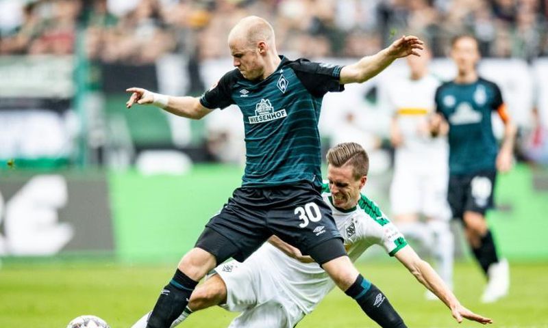 Bremen midfielder Davy Klaassen scored with a late header to rescue a point for his side in Moenchengladbach