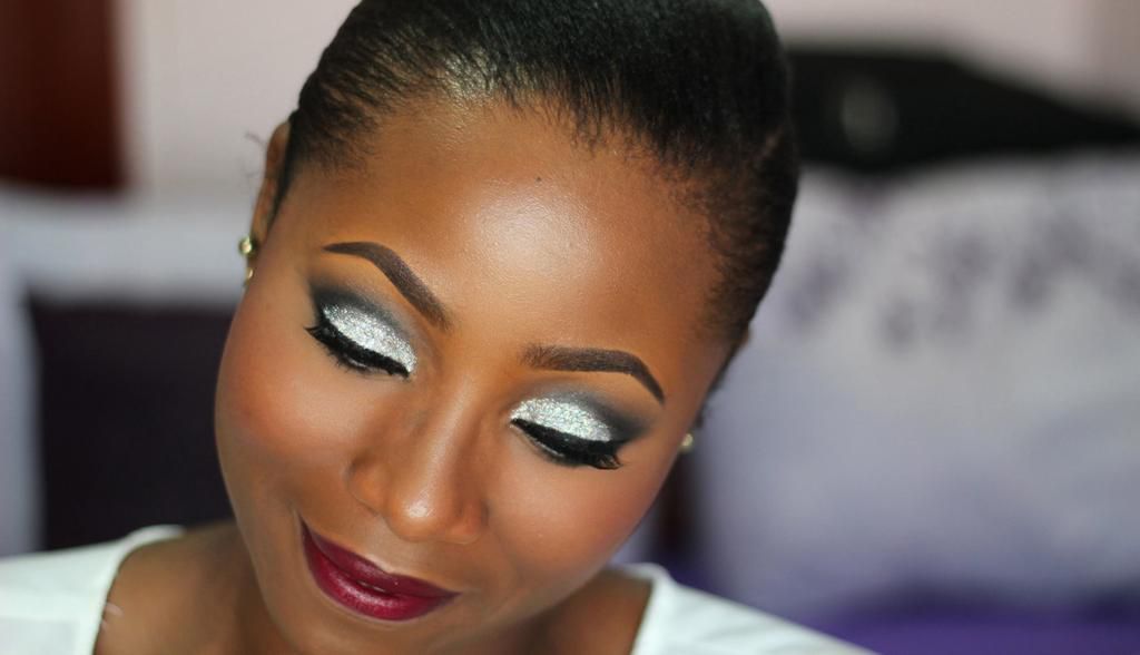 Silver Smokey eye look (Courtesy)