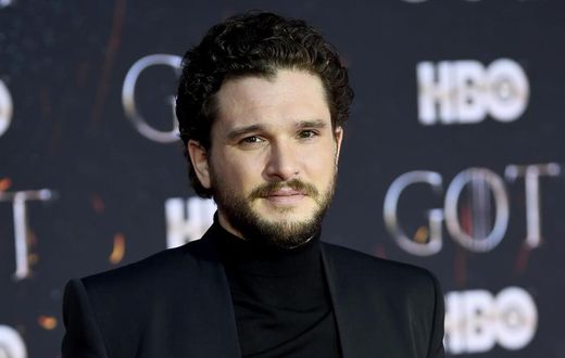 Jon Snow Wears High Heels on Game of Thrones